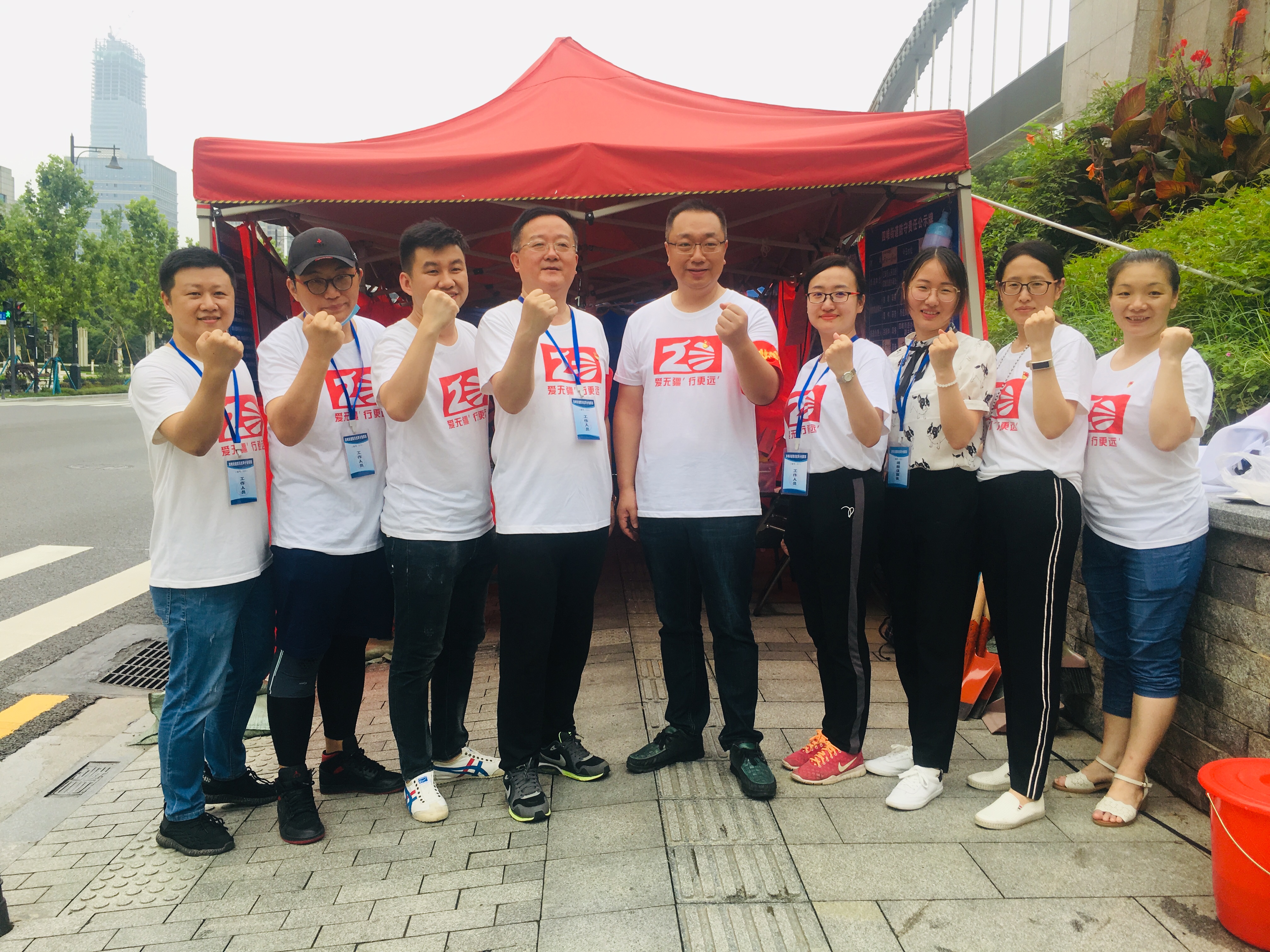 風(fēng)雨同舟，共克時(shí)艱。東信醫(yī)藥集團(tuán)助力武漢防汛抗洪攻堅(jiān)戰(zhàn)