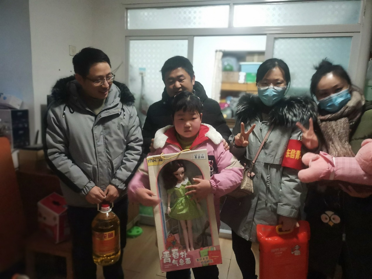 傳遞愛心，助力成長︱東信醫(yī)藥青年文明號探望扶貧結(jié)對對象